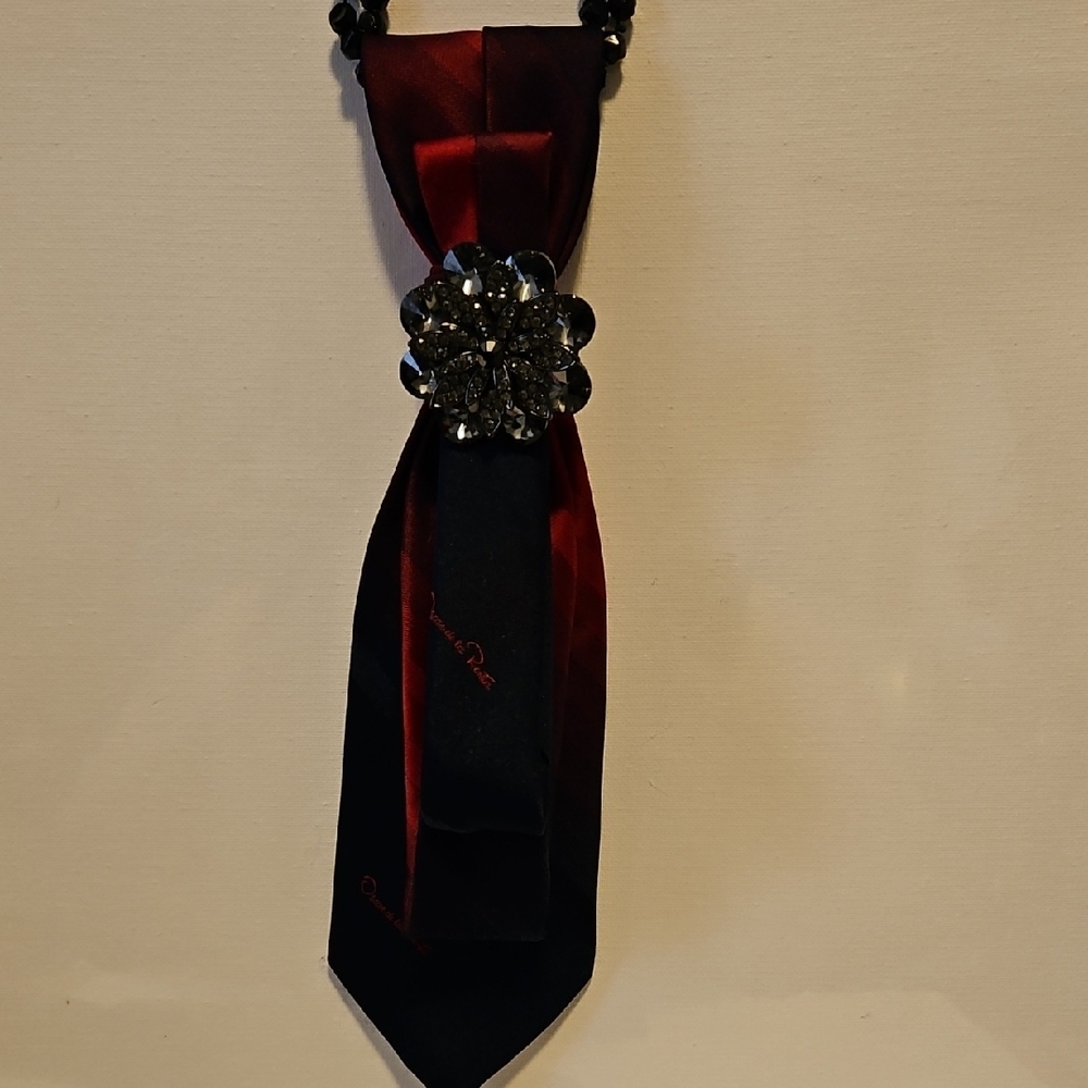 Oscar De Laurenta Elegant Red and Black Women's Tie Necklace